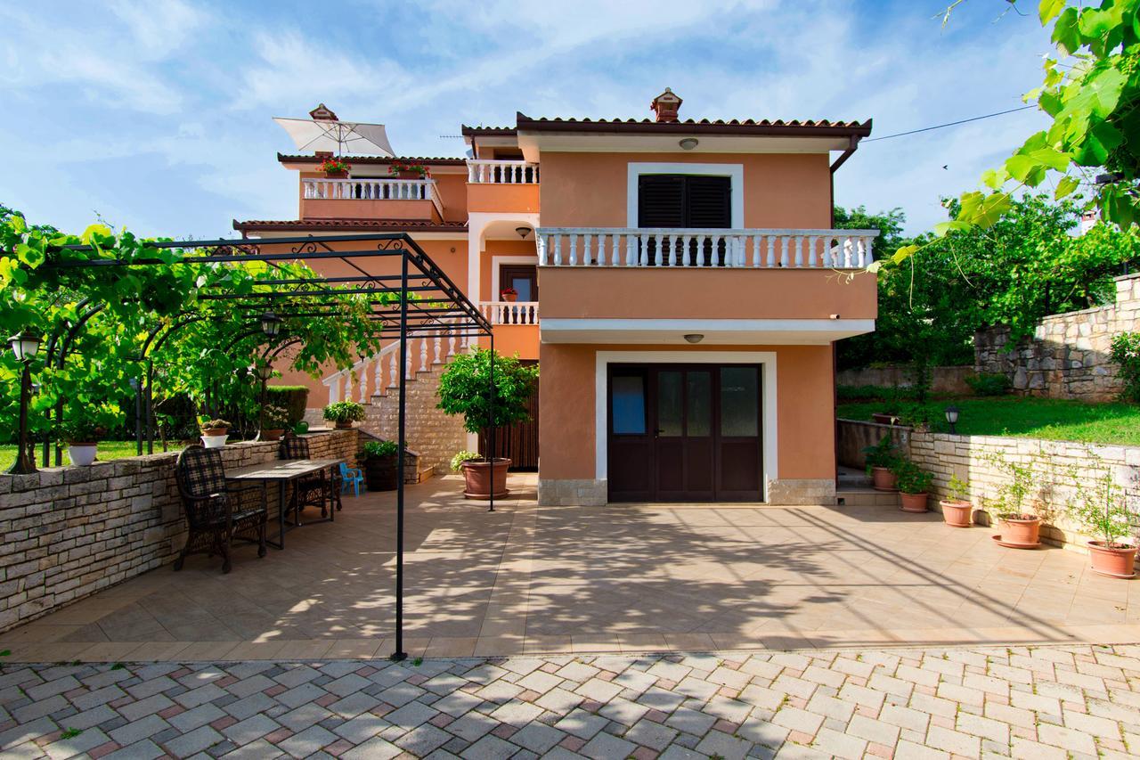Apartment Andela *